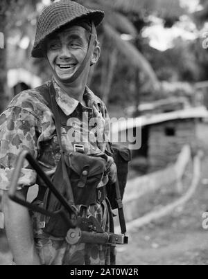 Versand der U-Brigade von Batavia nach Padang (4. Serie) EIN lächelndes Militärdatum: November 1946 Ort: Indonesien, Niederländische Ostindien, Padang, Sumatra Stockfoto