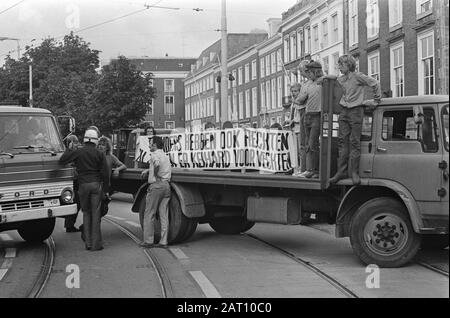 Eine Übersicht über die Demonstration der Landwirte in Hoeksewaa Übersichtsdemonstration in den Haag mit Bannern Datum: 2. August 1974 Ort: Den Haag, Zuid-Holland Schlüsselwörter: Bauer, SPANCHOK, Demonstrationen Stockfoto