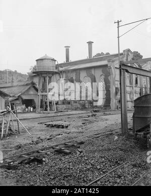 Versand der U-Brigade von Batavia nach Padang (3. Serie) Ein verfallener Fabrikkomplex Datum: November 1946 Standort: Indonesien, Niederländische Ostindien, Padang, Sumatra Stockfoto