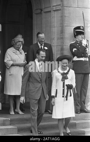 Ende des Staatsbesuchs. Königin Juliana und Prinz Bernhard do großherzige Paar geführter Palast am Staudamm Datum: 15. September 1967 Schlüsselwörter: Queens, Paläste, Staatsbesuche persönlicher Name: Bernhard, Fürst, Juliana (Königin Niederlande) Stockfoto