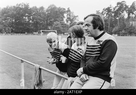 Aufnahmen AVRO-TV Star Schlacke in Enschede Einige Teilnehmer, darunter Frits Bom und Judith Bosch Datum: 14. August 1980 Standort: Enschede, Overijssel Schlüsselwörter: Teilnehmer, Fernsehprogramme Personenname: Bom, Frits, Bosch, Judith Stockfoto