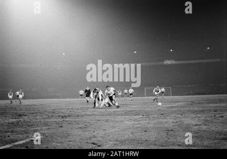 Europa Cup 1. Feyenoord gegen Reims 1:1. Spielmomente Datum: 13. März 1963 Ort: Rotterdam, Zuid-Holland Schlagwörter: Sport, Name der Fußballeinrichtung: Feyenoord Stockfoto
