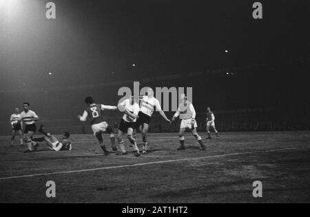 Europa Cup 1. Feyenoord gegen Reims 1:1. Spielmomente Datum: 13. März 1963 Ort: Rotterdam, Zuid-Holland Schlagwörter: Sport, Name der Fußballeinrichtung: Feyenoord Stockfoto