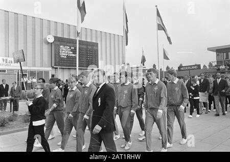 Schwimm-Europameisterschaften in Utrechter, niederländische Mannschaftsmärsche Datum: 21. August 1966 Ort: Utrechter Schlüsselwörter: Mannschaften, Schwimm-Meisterschaften Stockfoto