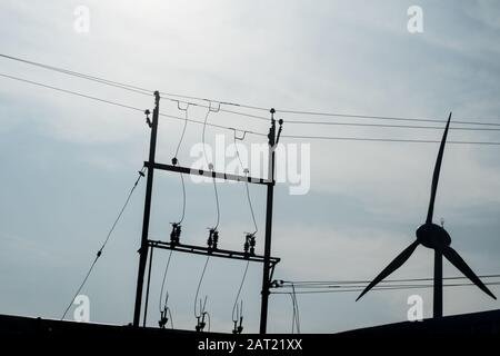 Windenergieanlage eine erneuerbare Energiequelle. Stockfoto