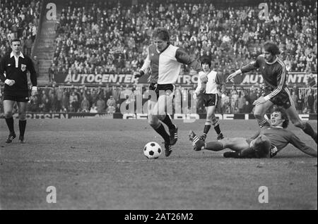 Feyenoord gegen den FC Twente 0-2, Kristiansen (von Go Ahead) in Aktion Datum: 22. Januar 1978 Schlagwörter: Sport, Name der Fußballeinrichtung: FC Twente, Feyenoord, Schieß Los Stockfoto