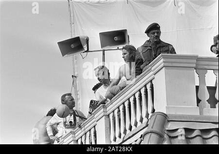 Filmaufnahmen EINE Brücke zu weit in Deventer, Anthony Perkins als General John Frost (mit Beret). Datum: 18.Mai 1976 Ort: Deventer Schlüsselwörter: Filmaufnahmen persönlicher Name: Anthony Perkins Stockfoto