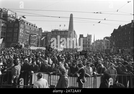 FNV-Manifestation auf Dam, Amsterdam; Übersichten über Dam Dam Datum: 20. März 1980 Ort: Amsterdam, Noord-Holland Schlüsselwörter: Veranstaltungen Stockfoto