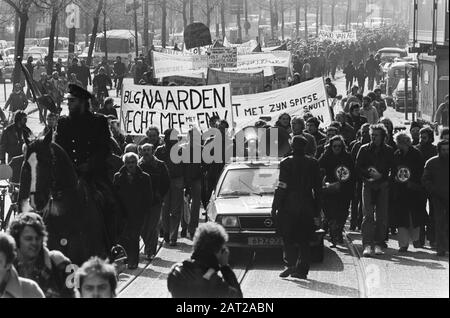 FNV-Manifestation auf dem Dam Square, Amsterdam; NR. 4, 5: Delegation illegaler Ausländer Datum: 20. März 1980 Ort: Amsterdam, Noord-Holland Schlüsselwörter: Delegierungen, illegale, Ereignisse Stockfoto