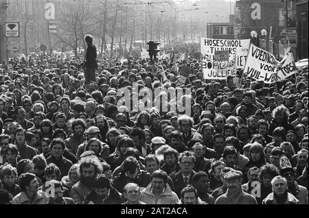 FNV-Manifestation auf Dam, Amsterdam; Übersichten über Dam Dam Datum: 20. März 1980 Ort: Amsterdam, Noord-Holland Schlüsselwörter: Veranstaltungen Stockfoto