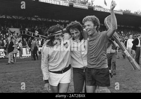 World Cup Hockey in Amstelveen, Finale, Niederlande gegen Indien, Nummer 29 Ties Kruize, Nummer 30 und 31 Ties kruize (rechts) und Maarten Sikking/Datum: 2. September 1973 Ort: Amstelveen, Noord-Holland Schlüsselwörter: Hockeyname: Sikking, Maarten Stockfoto