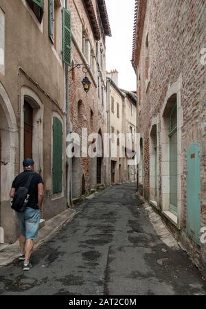 Cahors, Frankreich - 15. September 2018: die schmale Straße im historischen Zentrum von Cahors, Frankreich Stockfoto