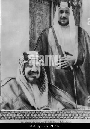 Reproduktionsfotografie Foto eines Bildes eines Porträts von Ibn Saud und einem seiner Söhne Anmerkung: Abdul-Aziz IBN Abdul-Rahman al Faisal al Saud (1880-1953) war der Gründer von Saudi-Arabien Datum: Undatierter Ort: Syrien Stichwörter: Könige, Porträts, Fürsten Personenname: Abdul Aziz Ibn Saud (König Saudi-Arabien) Stockfoto