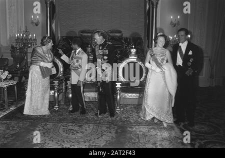 Staatsbesuch Königsfamilie in Äthiopien Gala-Dinner im kaiserlichen Palast Nr. 12: Zum Abendessen: Beatrix und Claus, nein 13: V.l.n.r. Königin Juliana, Kaiser Haile Selassie, Prinz Bernhard, Prinzessin Beatrix und Prinz Claus Datum: 24. Januar 1969 Schlüsselwörter: Queens persönlicher Name: Beatrix, Prinzessin, Bernhard, Fürst, Claus, Fürst, Haile Selassie, Kaiser von Äthiopien, Juliana (Königin Niederlande) Stockfoto