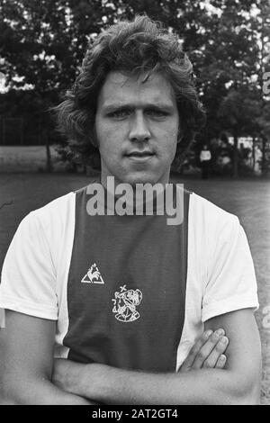 AJAX präsentiert die neue Auswahl für die kommende Fußballsaison 1975-1976 Geert Meijer Datum: 15. Juli 1975 Ort: Amsterdam, Noord-Holland Schlüsselwörter: Porträts, Sport, Fußball persönlicher Name: Meijer, Geert Institution Name: AJAX Stockfoto