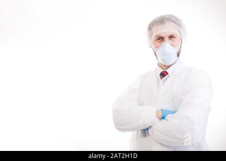 Porträt eines männlichen Arztes Mit Lächelnden Augen In Scrubs Stockfoto