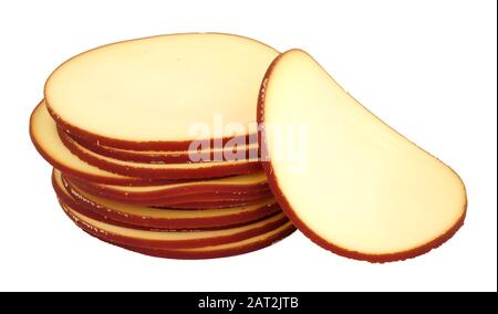 Deutsche Räucherkäsescheiben isoliert auf weißem Grund Stockfoto