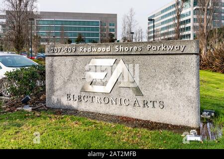 Dez 20, 2019 Redwood City/CA/USA - EA Headquarters in Silicon Valley; Electronic Arts Inc. (EA) ist ein amerikanisches Videospielunternehmen, das Second-larg Stockfoto