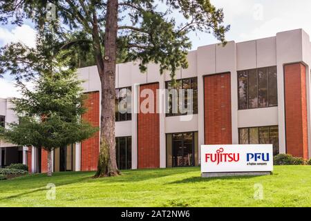 27. Januar 2020 Sunnyvale/CA/USA - Fujitsu Electronics America Headquarters im Silicon Valley; Fujitsu Ltd. Ist ein multinationales japanisches Informationszentrum Stockfoto