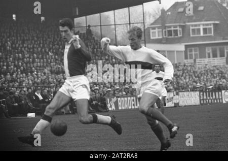 Los geht gegen DWS 1-2, Game Moments Datum: 1. November 1964 Schlagwörter: Sport, Football Institution Name: Go Ahead Stockfoto