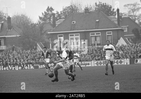 Los geht gegen DWS 1-2, Game Moments Datum: 1. November 1964 Schlagwörter: Sport, Football Institution Name: Go Ahead Stockfoto