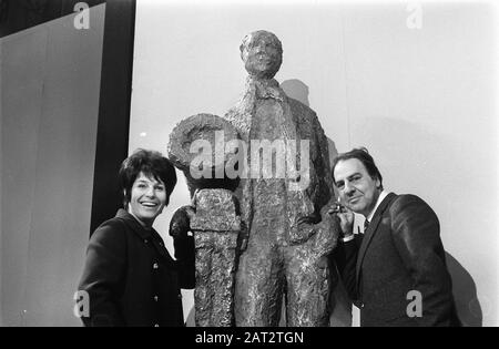 Grand Gala du Disque, Amsterdam. Proben Mies Bouwman und Willem Duys bei Large Edison Datum: 25. Februar 1970 Ort: Amsterdam, Noord-Holland persönlicher Name: Bouwman, Mies, Duys, Willem Stockfoto