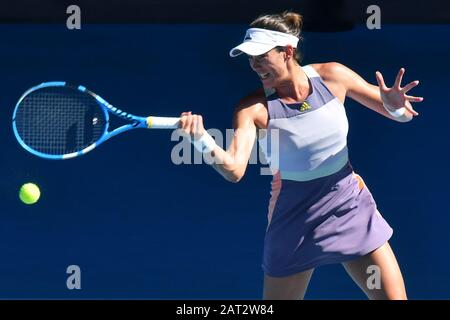 Melbourne, Australien. Januar 2020. GARBINÌƒE MUGURUZA (ESP) im Einsatz gegen den 4. Samenkorn SIMONA HALEP (ROU) in Der Rod Laver Arena in einem Halbfinalspiel Im Dameneinzel am 11. Tag der Australian Open 2020 in Melbourne, Australien. Sydney Low/Cal Sport Media/Alamy Live News Stockfoto