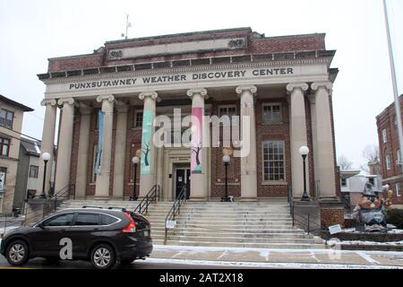 Punxsutawney, USA. Januar 2020. Blick auf das Wetterbeobachtungszentrum. Die Kleinstadt gilt dank des erfolgreichen Hollywood-Films "Und täglichem grüßt das Murmeltier" (Und der dort eingestellten Marmot Greets Daily) als die Heimat der Murmeltier. (Zu dpa "Groundhog Day": Und jedes Jahr grüßt Phil von Punxsutawney") Credit: Christina Horsten / dpa / Alamy Live News Stockfoto