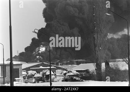 Großfeuer im Tedeco Werk in Deventer Datum: 13. Februar 1969 Standort: Deventer Schlüsselwörter: Brände, Fabriken Personenname: Tedeco Stockfoto