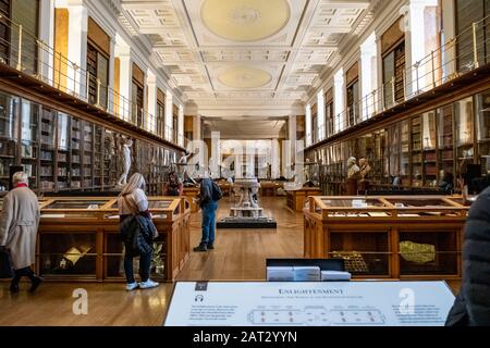 London/Großbritannien - 28. November 2019: Die Enlightenment Gallery im British Museum, das früher die King's Library innehatte. Eine der wichtigsten Sammelstellen Stockfoto