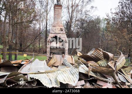 Mogo, Australien. Januar 2020. Die MoGo Township wurde zerstört, als Buschfeuer an der Südküste des NSW während der australischen Buschfeuer im Jahr 2020, Mogo, New South Wales, Australien, wüteten. (Foto von Hugh Peterswald/Pacific Press) Credit: Pacific Press Agency/Alamy Live News Stockfoto