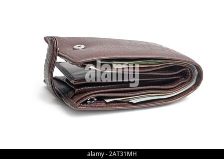 Leder-Portemonnaie mit Geld isoliert auf weißem Hintergrund Stockfoto