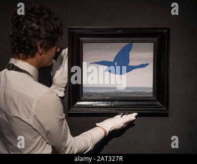 Christie's, London, Großbritannien. Januar 2020. Impressionist, Modern & Surreal Art Preview von '20th Century at Christie's' Sales findet am 5. Februar 2020 statt. Bild: René Magritte. Le baiser. Schätzung £2.400.000-3,400.000. Kredit: Malcolm Park/Alamy Live News. Stockfoto