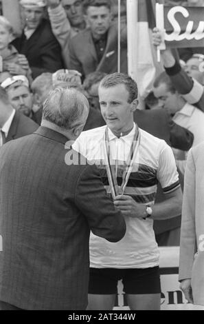 Radweltmeisterschaften auf dem Nurburgring 1966, Evert Dolman Champion auf der Straße im Regenbogentrikot Datum: 27. August 1966 Schlagwörter: Radsport, Meister, Regenbogentrikots persönlicher Name: Evert Dolman Stockfoto