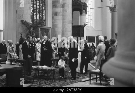 Trauungsfürst Karl von Hessen und Gräfin Yvonne Szapary in den Haag Die Neuvermählten in der Kirche Datum: 18. April 1966 Ort: Den Haag, Süd-Holland Schlüsselwörter: Neuvermählte, Ehen, Kirchen Personenname: Hessen, Karl von, Szapary, Yvonne Stockfoto