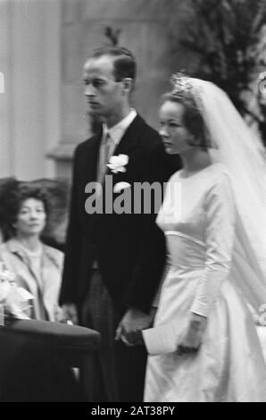 Trauungsfürst Karl von Hessen und Gräfin Yvonne Szapary in den Haag Die Neuvermählten in der Kirche Datum: 18. April 1966 Ort: Den Haag, Süd-Holland Schlüsselwörter: Neuvermählte, Ehen, Kirchen Personenname: Hessen, Karl von, Szapary, Yvonne Stockfoto