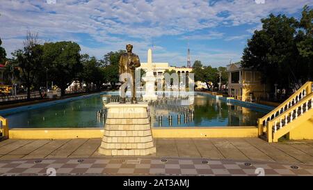 Vigan Philippines, Plaza Salcedo Dancing Fountain in Vigan City, Philippinen. UNESCO Vigan Dancing Fountain am Abend, Ilocos Sur, Philippinen Stockfoto