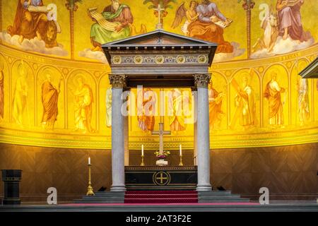 Potsdam, Brandenburg/Deutschland - 2018/07/29: Innere der St. Nikolaus Kirche am Alten Markt in der historischen Altstadt von Potsdam. Stockfoto