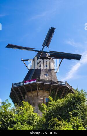 Potsdam, Brandenburg/Deutschland - 2018/07/29: Historische Mühle von Sanssouci - Historische Muhle von Sanssouci im Park Sanssouci Stockfoto