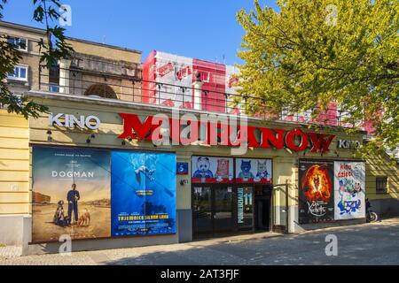 Warszawa, Masowien/Polen - 2018/09/21: Kino Muranow - iconic unabhängige movietheather Kino in der Warschauer Bezirk Muranow Stockfoto