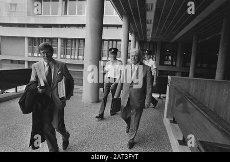 Berufung Staatsanwalt J. de Vries, Ex-RSV-Manager in Den Haag; de Vries hat bei seiner Ankunft seinen Anwalt verlassen Datum: 16. Juli 1986 Standort: Den Haag, Zuid-Holland Personenname: J. De Vries Stockfoto