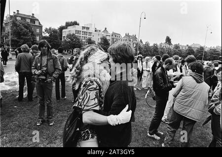 Schwule Befreiung In Amsterdam; Protestierende auf dem Weg Datum: 28. Juni 1980 Ort: Amsterdam, Noord-Holland Schlüsselwörter: Demonstranten Stockfoto