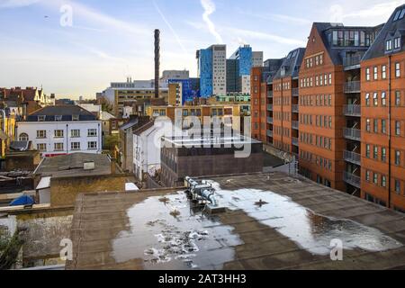 London, England/Großbritannien - 2019/01/29: Panoramablick auf den Stadtteil Whitechapel im Osten Londons mit einer Mischung aus traditioneller und moderner Architektur, der benachbarten Whitechapel Street Stockfoto