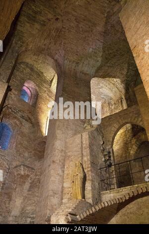 Perugia, Umbrien/Italien - 2018/05/28: unterirdische Gänge und Kammern aus dem 16. Jahrhundert, Rocca Paolina Festung aus Stein in Perugia Altstadt Stockfoto