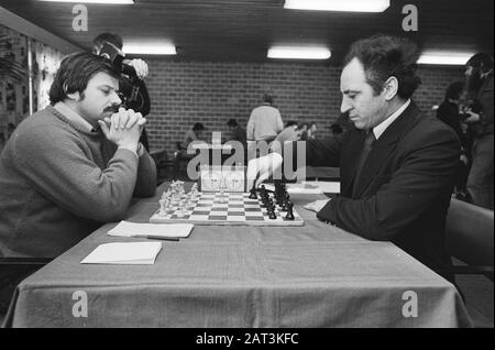 Hoogovens Schach-Turnier, 1. Runde; Hort (l) gegen Polugajevsky Datum: 19. Januar 1979 Ort: Nachbarschaft am Meer Schlagwörter: Schach, Turniere persönlicher Name: Hort, Vlastimil, Polugajevsky, Lev Institution Name: Block Chess Tournament Stockfoto