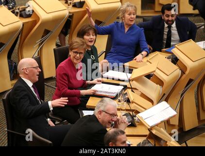 Erster Minister Nicola Sturgeon in der Debattierkammer während der FMQ im schottischen Parlament in Edinburgh. PA Foto. Bilddatum: Donnerstag, 30. Januar 2020. Siehe PA Story SCOTLAND Questions. Fotogutschrift sollte lauten: Andrew Milligan/PA Wire Stockfoto