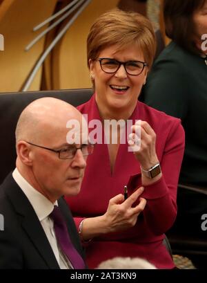 Erster Minister Nicola Sturgeon in der Debattierkammer während der FMQ im schottischen Parlament in Edinburgh. PA Foto. Bilddatum: Donnerstag, 30. Januar 2020. Siehe PA Story SCOTLAND Questions. Fotogutschrift sollte lauten: Andrew Milligan/PA Wire Stockfoto