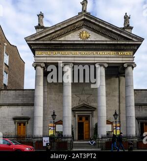 Die Saint Francis Xavier Church in Gardiner Street, Dublin, eine von den Jesuiten betriebene, römische katholische Kirche. Stockfoto