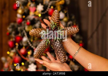 Weihnachtsdekoration handgefertigter Ball Stockfoto