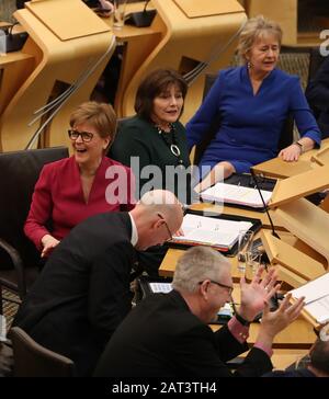 Erster Minister Nicola Sturgeon in der Debattierkammer während der FMQ im schottischen Parlament in Edinburgh. PA Foto. Bilddatum: Donnerstag, 30. Januar 2020. Siehe PA Story SCOTLAND Questions. Fotogutschrift sollte lauten: Andrew Milligan/PA Wire Stockfoto